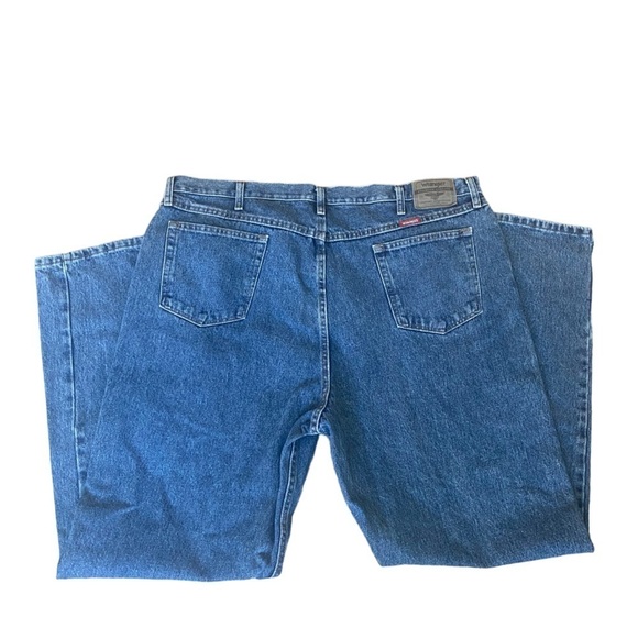 Wrangler Men’s Relaxed Fit Medium to Dark Wash Jeans Size 44x34 - Picture 6 of 8